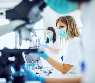 5 Ways Digital Health Technology Enhances Laboratory-to-Laboratory Communications
